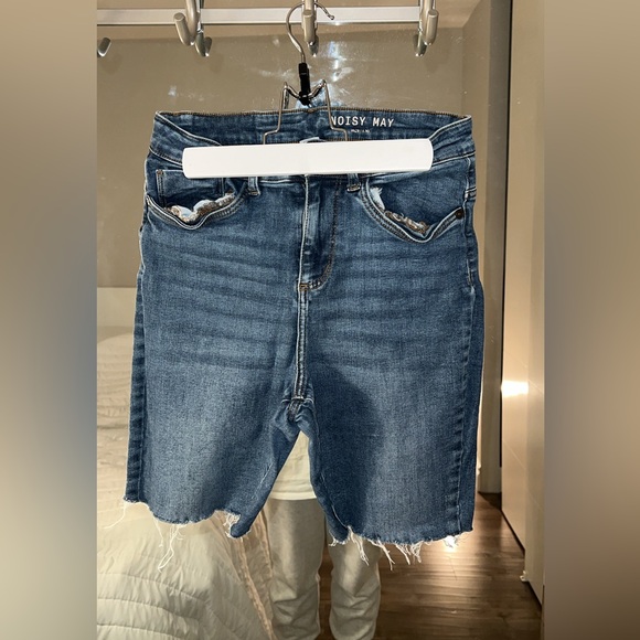 Noisy May Frill Denim Shorts - Picture 3 of 4